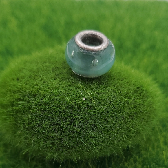 Green Glass Bead Charm P313 - Picture 1 of 3